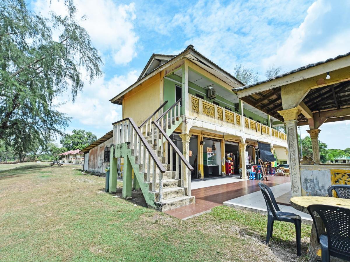 Oyo 90315 Chalet Pantai Rantau Panjang กัวลา รอมปิน ภายนอก รูปภาพ