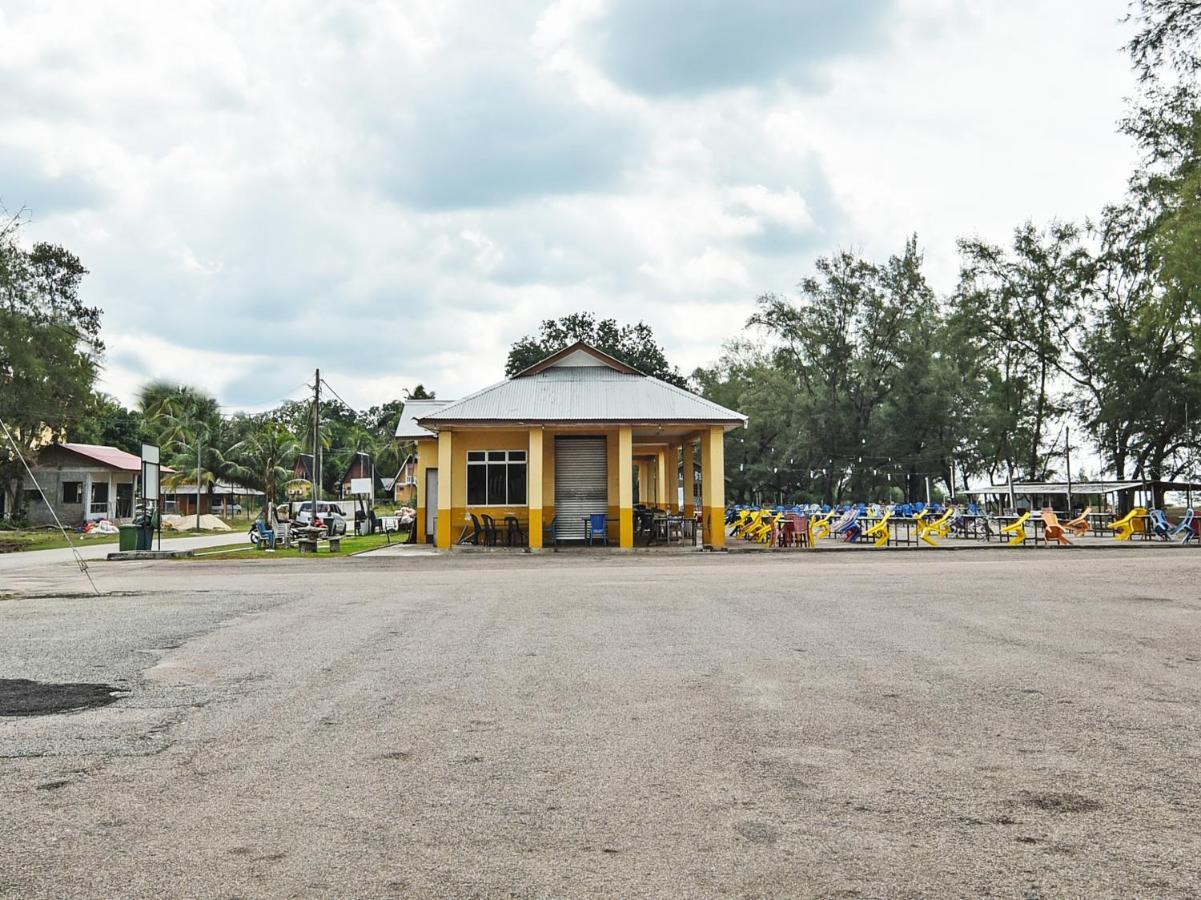 Oyo 90315 Chalet Pantai Rantau Panjang กัวลา รอมปิน ภายนอก รูปภาพ