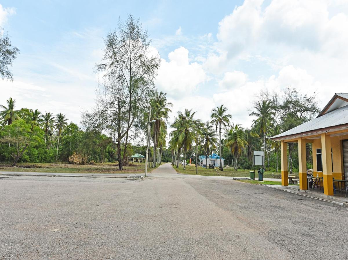 Oyo 90315 Chalet Pantai Rantau Panjang กัวลา รอมปิน ภายนอก รูปภาพ